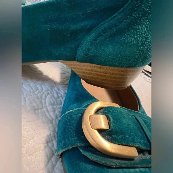 Emerald Green & Matte  Gold Loafers - Picture 5 of 9